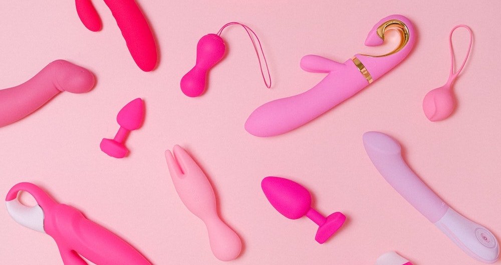 Embrace the Pleasure: A Guide on How to Use a Dildo for More Fun